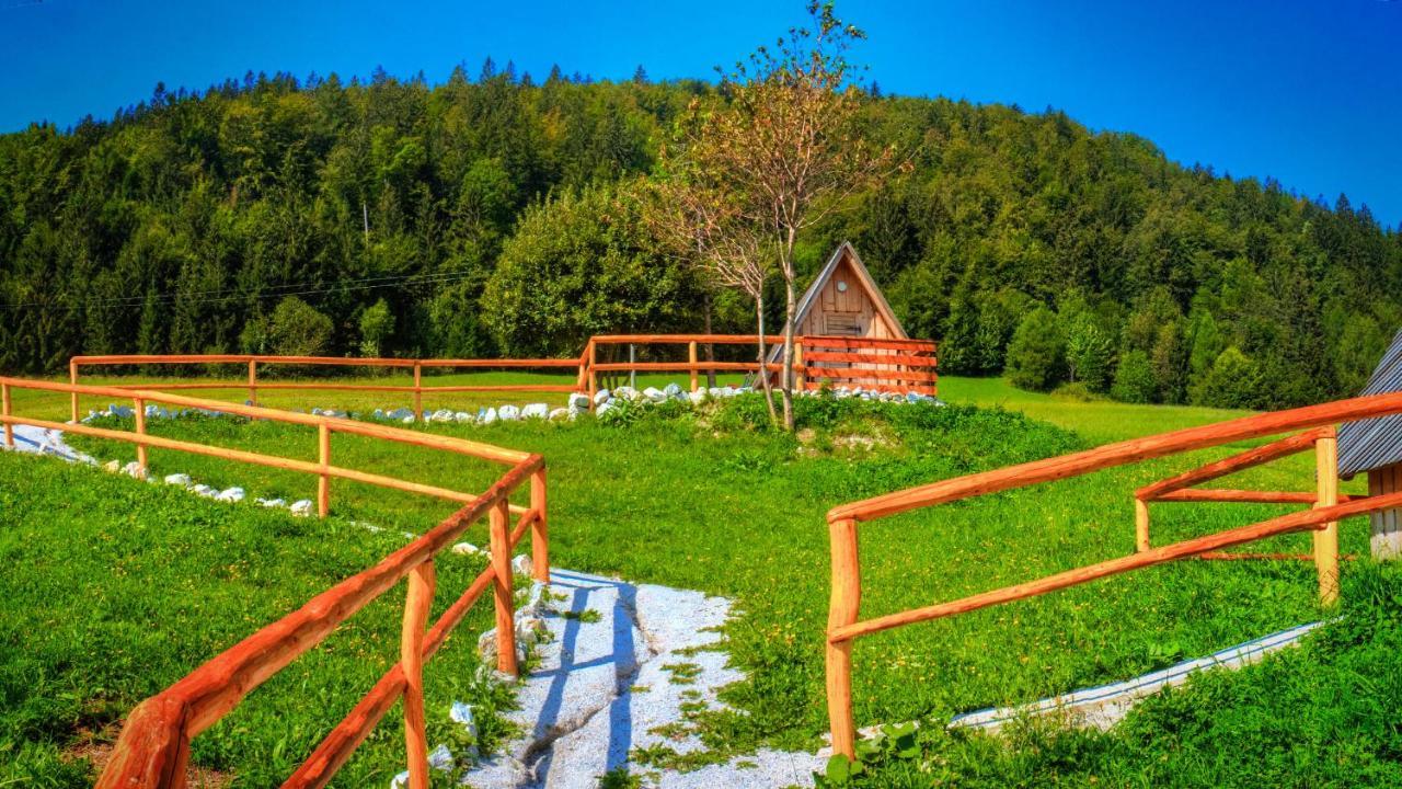מלון Zelezniki Glamping Vrhovc מראה חיצוני תמונה