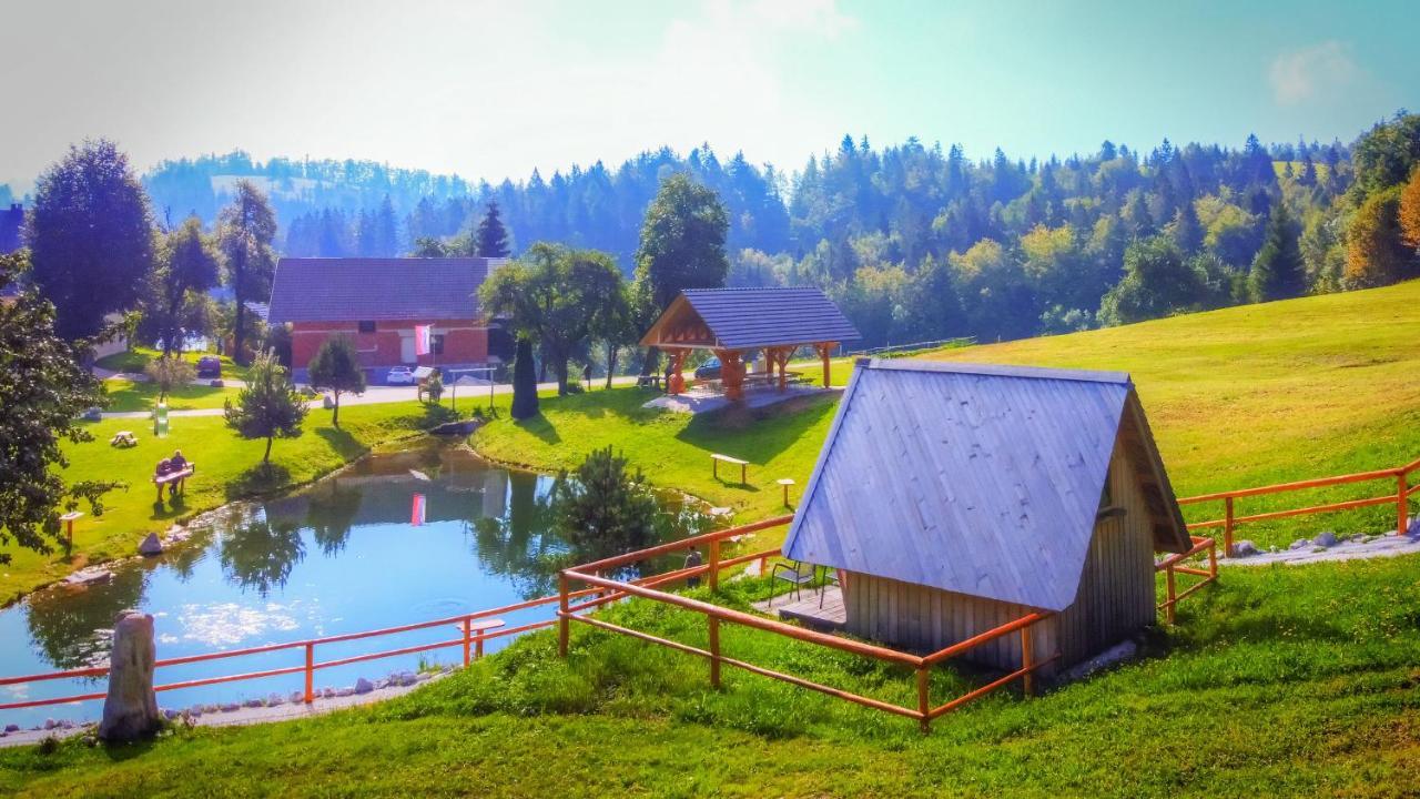 מלון Zelezniki Glamping Vrhovc מראה חיצוני תמונה
