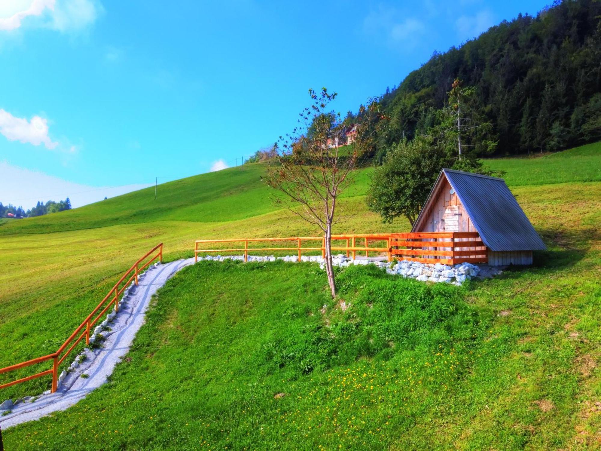 מלון Zelezniki Glamping Vrhovc מראה חיצוני תמונה
